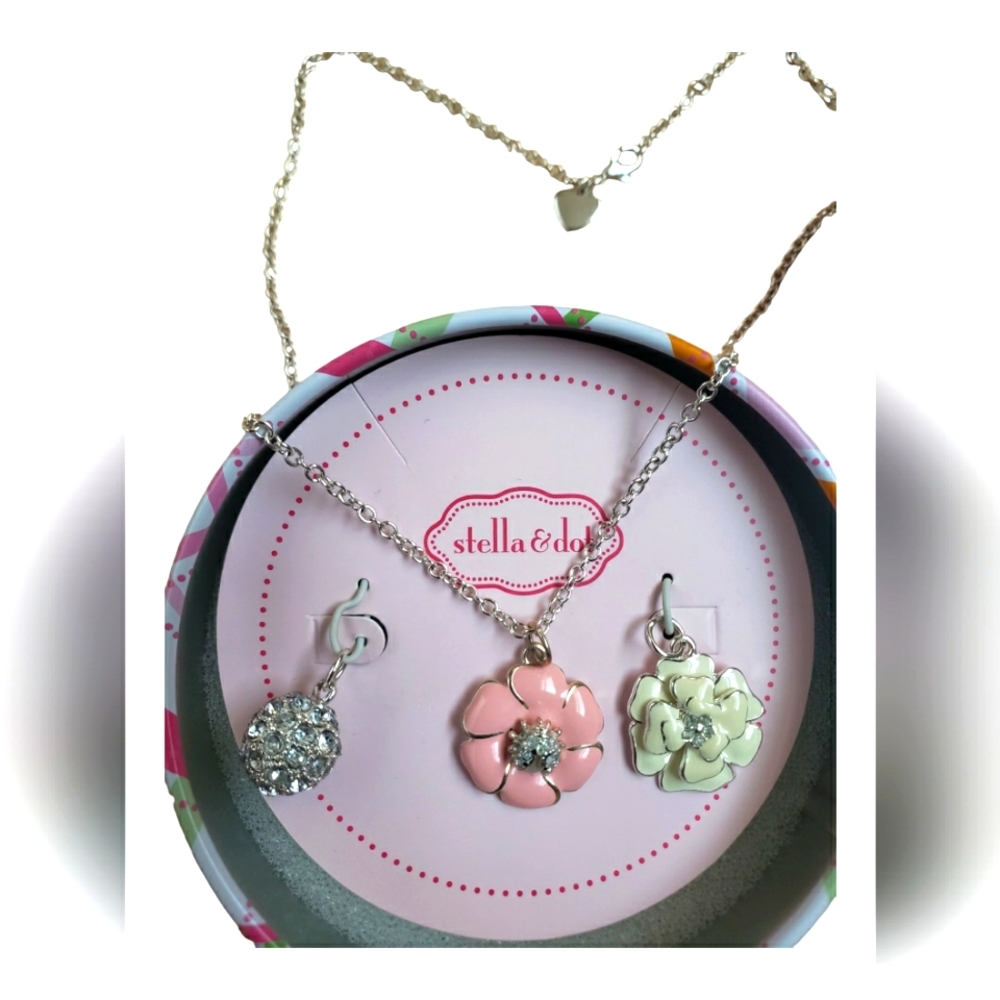 Stella and Dot Kristen Charm necklace